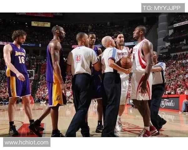 湖人火箭精彩对决回放第四节激烈瞬间回顾与分析 湖人火箭精彩对决回放第四节激烈瞬间回顾与分析